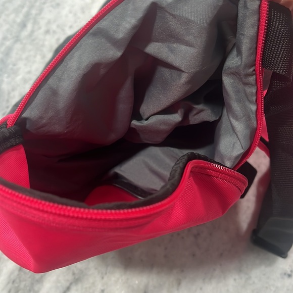 Pink Nike duffle bag normal use - Picture 2 of 4
